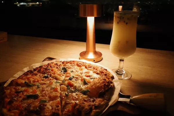 目覺北城 咖啡廳，貓空夜裡的溫柔光景